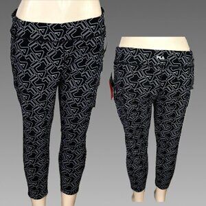 Fila XL Black Logo Name Print Flat Stretch Waist Cotton/Spandex Capri Pants